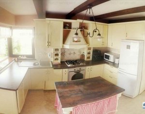 Maison 5 chambres à vendre dans Floresti