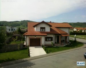 Maison 5 chambres à vendre dans Floresti