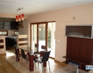 Maison 5 chambres à vendre dans Floresti