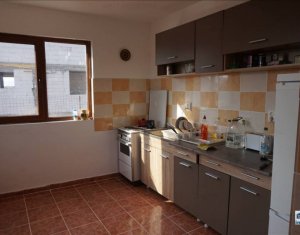 Maison 4 chambres à vendre dans Floresti