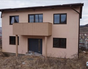 Maison 5 chambres à vendre dans Floresti