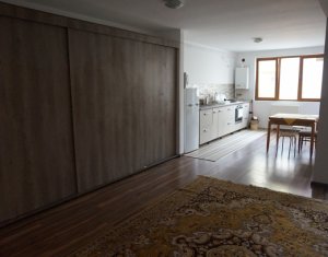 Lakás 3 szobák eladó on Floresti