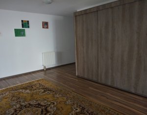 Lakás 3 szobák eladó on Floresti