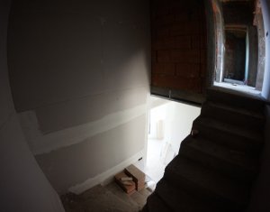 Maison 5 chambres à vendre dans Floresti