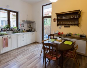 Maison 8 chambres à vendre dans Cluj-napoca, zone Marasti