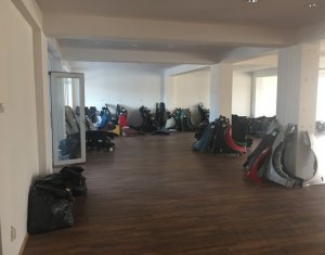 Üzlethelyiség eladó on Floresti