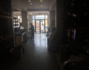 Üzlethelyiség eladó on Floresti