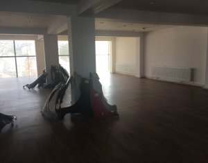 Üzlethelyiség eladó on Floresti