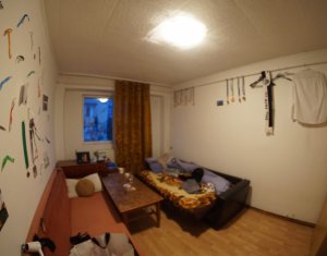 Appartement 4 chambres à vendre dans Cluj-napoca, zone Manastur