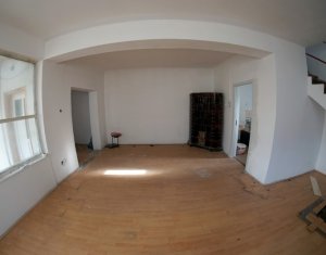 Maison 4 chambres à vendre dans Cluj-napoca, zone Marasti