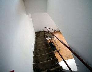 Maison 4 chambres à vendre dans Cluj-napoca, zone Marasti
