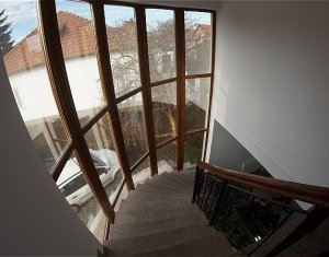 Maison 6 chambres à louer dans Cluj-napoca, zone Andrei Muresanu