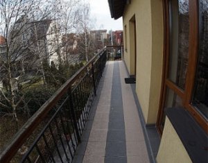 Maison 6 chambres à louer dans Cluj-napoca, zone Andrei Muresanu