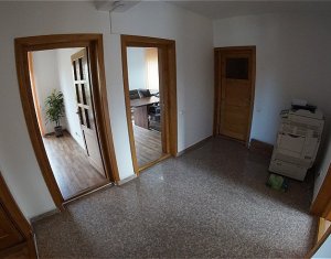 Maison 6 chambres à louer dans Cluj-napoca, zone Andrei Muresanu