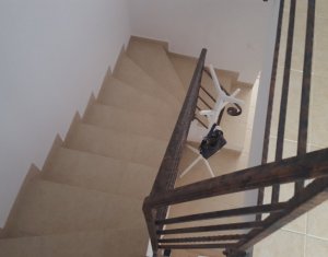 Maison 4 chambres à louer dans Floresti
