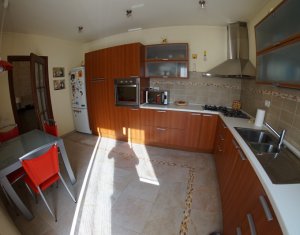 Maison 6 chambres à vendre dans Cluj-napoca, zone Andrei Muresanu