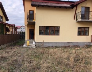 Maison 4 chambres à vendre dans Floresti
