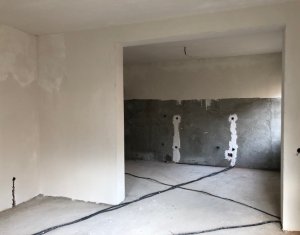 Maison 4 chambres à vendre dans Floresti