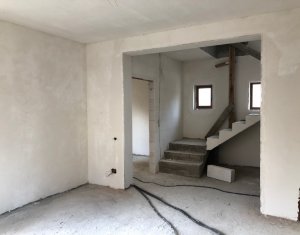 Maison 4 chambres à vendre dans Floresti
