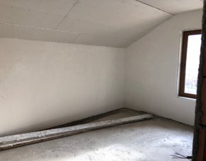 Maison 4 chambres à vendre dans Floresti