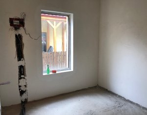 Maison 4 chambres à vendre dans Floresti
