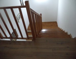 Maison 5 chambres à vendre dans Floresti