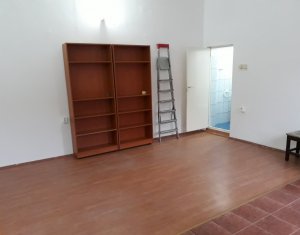 Bureau à louer, 30m2 dans Cluj-napoca