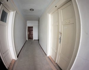 Bureau à louer dans Cluj-napoca, zone Centru