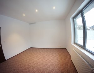 Appartement 3 chambres à louer dans Cluj-napoca, zone Centru