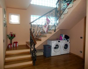 Maison 4 chambres à vendre dans Floresti