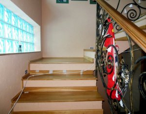 Maison 4 chambres à vendre dans Floresti