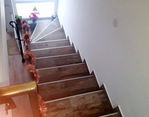 Maison 3 chambres à vendre dans Floresti