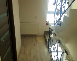 Maison 3 chambres à vendre dans Floresti