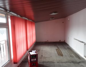 Espace Commercial à louer dans Cluj-napoca, zone Dambul Rotund