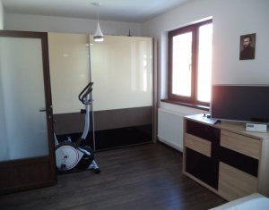 Maison 4 chambres à vendre dans Floresti