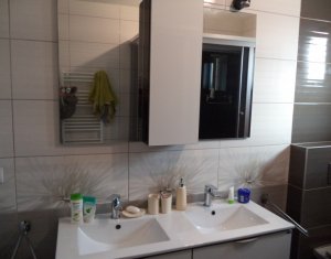 Maison 4 chambres à vendre dans Floresti