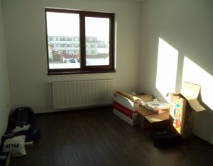 Maison 4 chambres à vendre dans Floresti