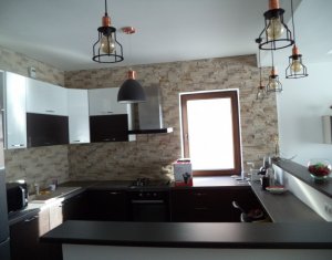 Maison 4 chambres à vendre dans Floresti