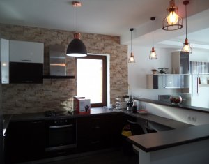 Maison 4 chambres à vendre dans Floresti