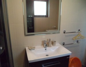 Maison 4 chambres à vendre dans Floresti