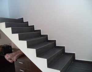 Maison 4 chambres à vendre dans Floresti