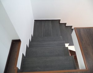 Maison 4 chambres à vendre dans Floresti