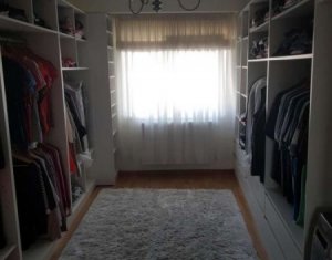 Appartement 4 chambres à vendre dans Cluj-napoca, zone Manastur