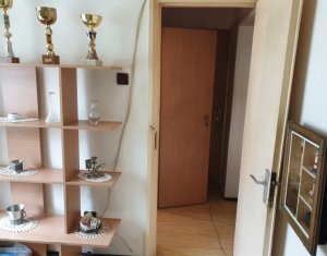 Appartement 4 chambres à vendre dans Cluj-napoca, zone Manastur