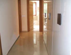 Appartement 4 chambres à louer dans Cluj-napoca, zone Centru