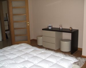 Appartement 4 chambres à louer dans Cluj-napoca, zone Centru