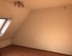 Maison 3 chambres à vendre dans Floresti