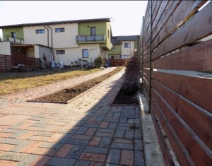 Maison 3 chambres à vendre dans Floresti
