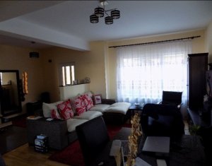 Maison 3 chambres à vendre dans Floresti