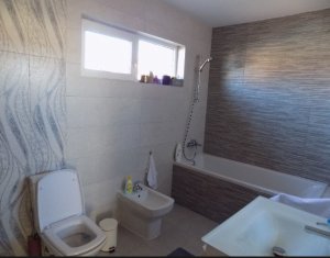 Maison 3 chambres à vendre dans Floresti